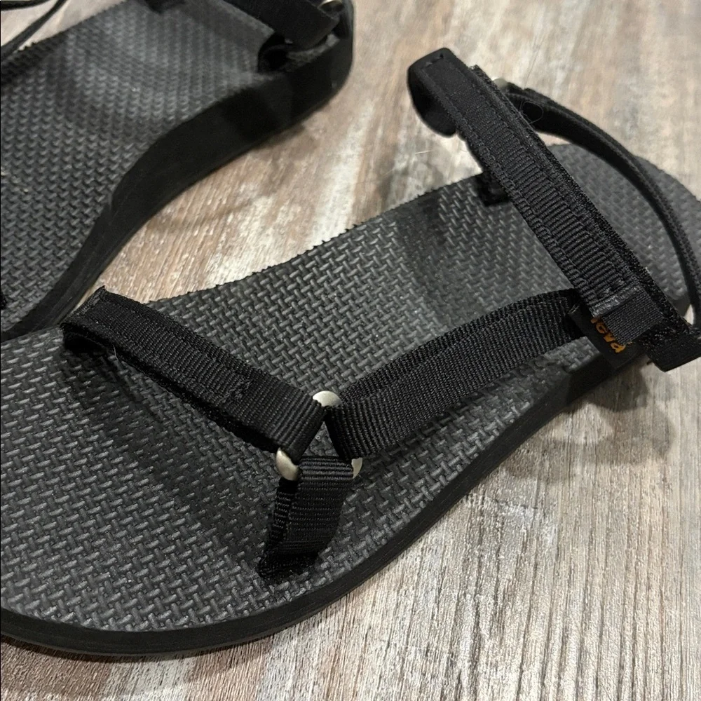Teva Black slim strap Velcro Sandals size 6 - Picture 2 of 6